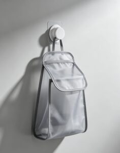 Hanging wash bag